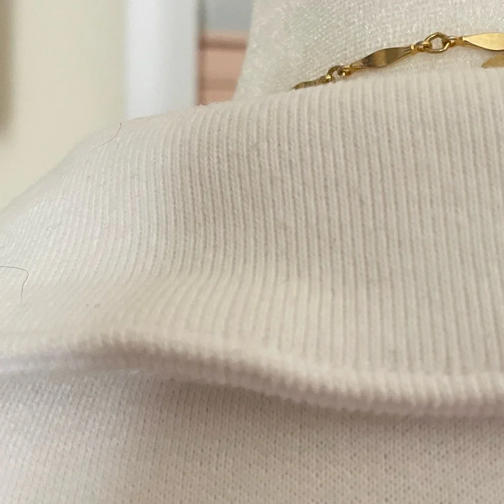 Abercrombie & Fitch Quarter-Zip Short Sleeve Sweatshirt in Medium - Picture 4 of 5